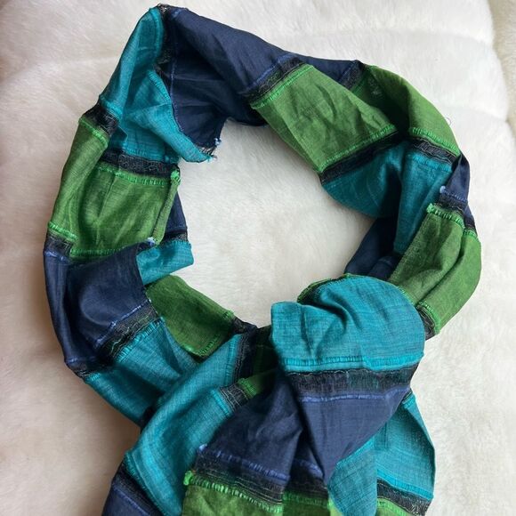 😊 3/$30 Chico’s silk blend scarf blues & greens NWT - Picture 7 of 11